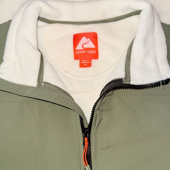 Men's Two-Tone Fleece Jacket - Picture 3 of 5